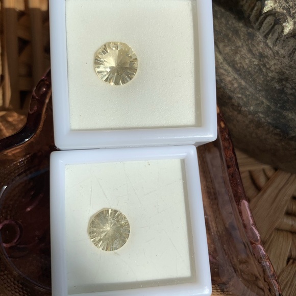 Two Rare Yellow Labradorite Vintage 2.00ct 10mm round faceted gemstones NWT - Picture 3 of 5